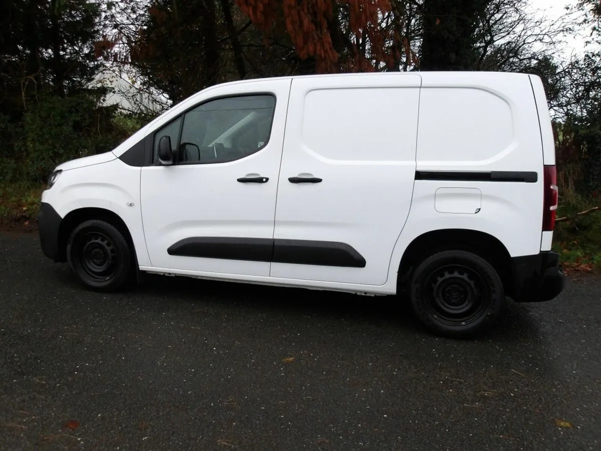 Citroen Berlingo 1.5 BLUEHDI 100 TOUCH M - Image 1