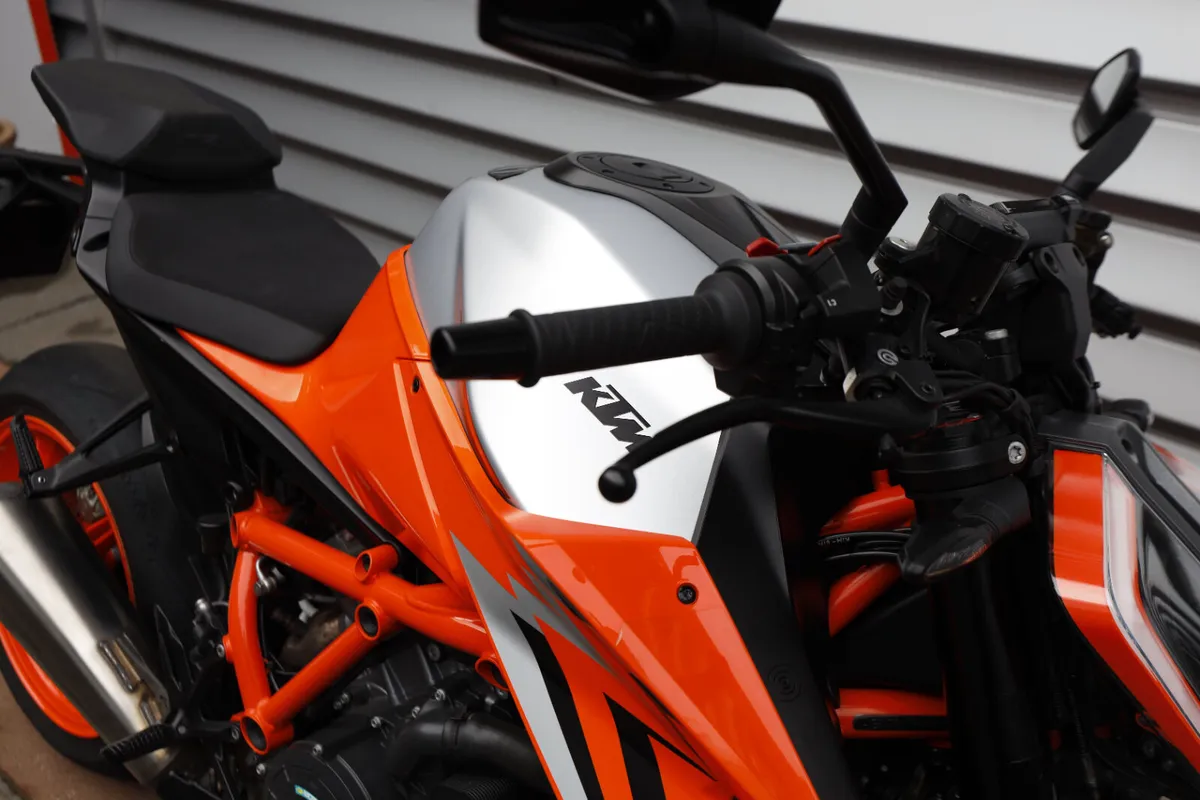 KTM 1290 SuperDuke R Evo - Image 3