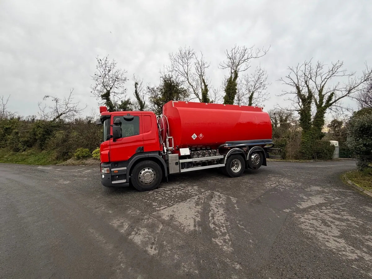 2015 SCANIA P360 FUEL OIL TANKER - Image 1