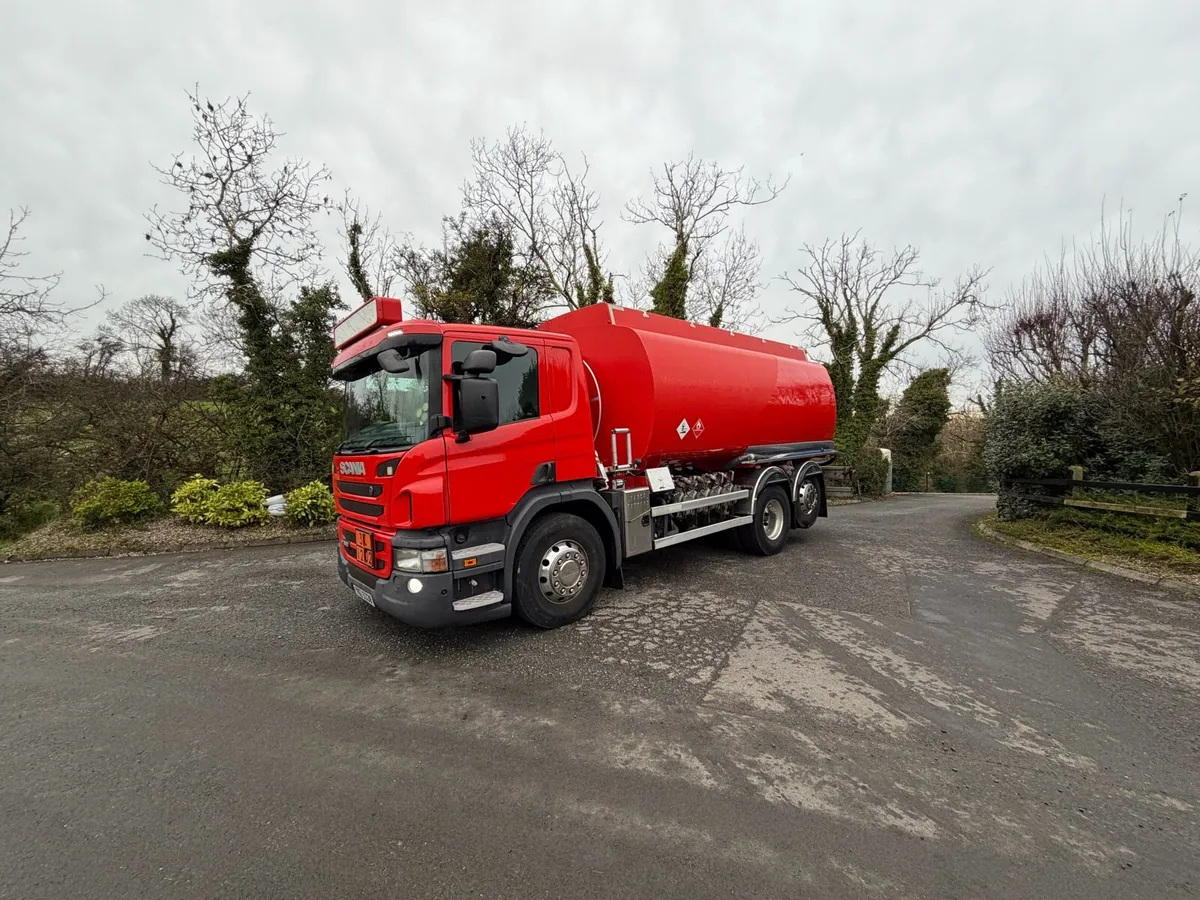2015 SCANIA P360 FUEL OIL TANKER - Image 2