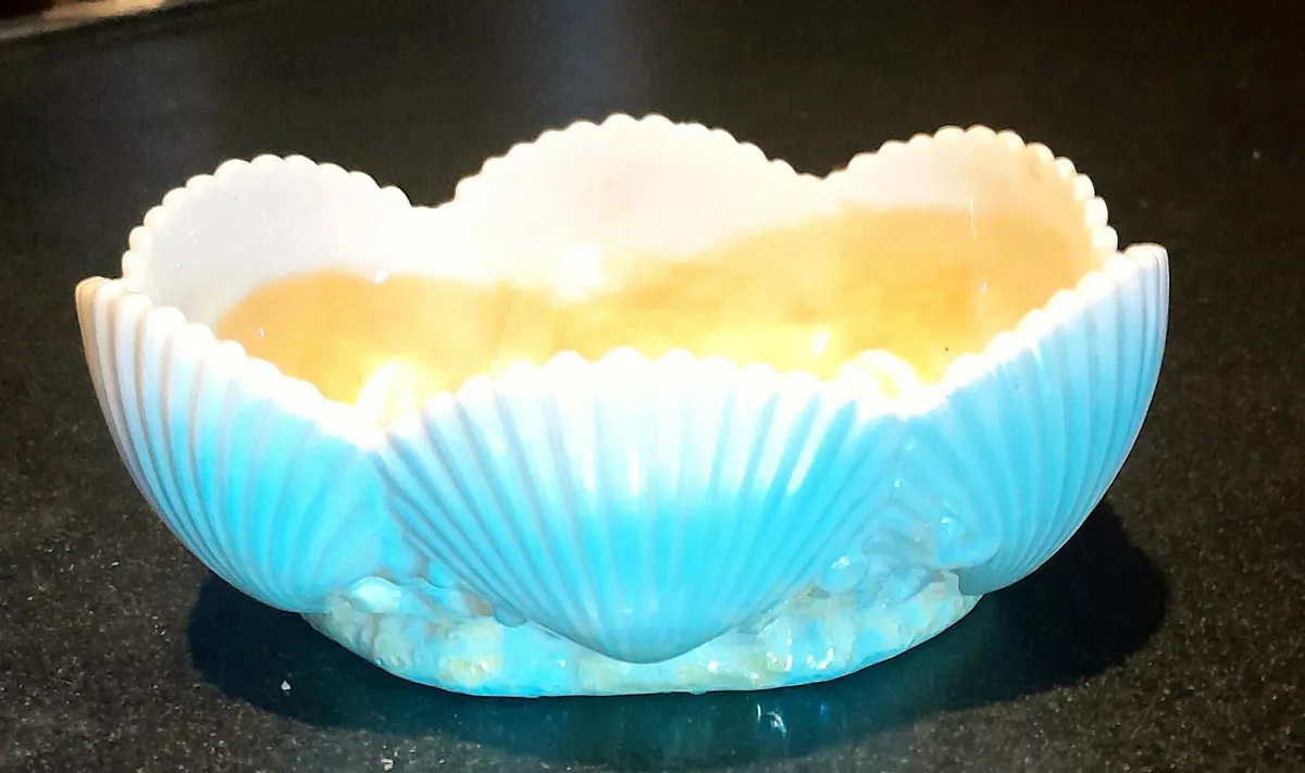 Belleek 1st period Clam Shells dish - Image 2