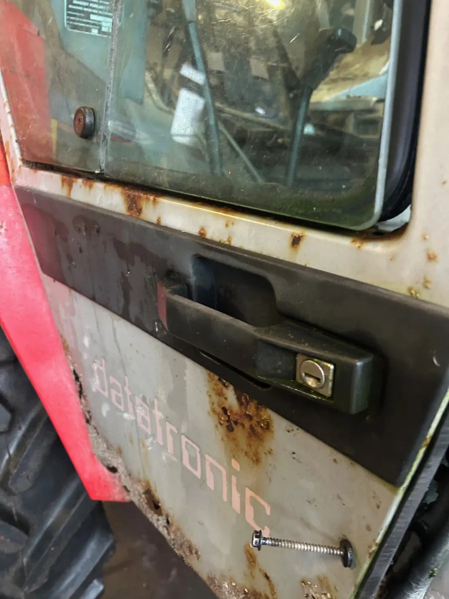 Massey Ferguson 3000 Series Rear Window& Cab Parts - Image 4