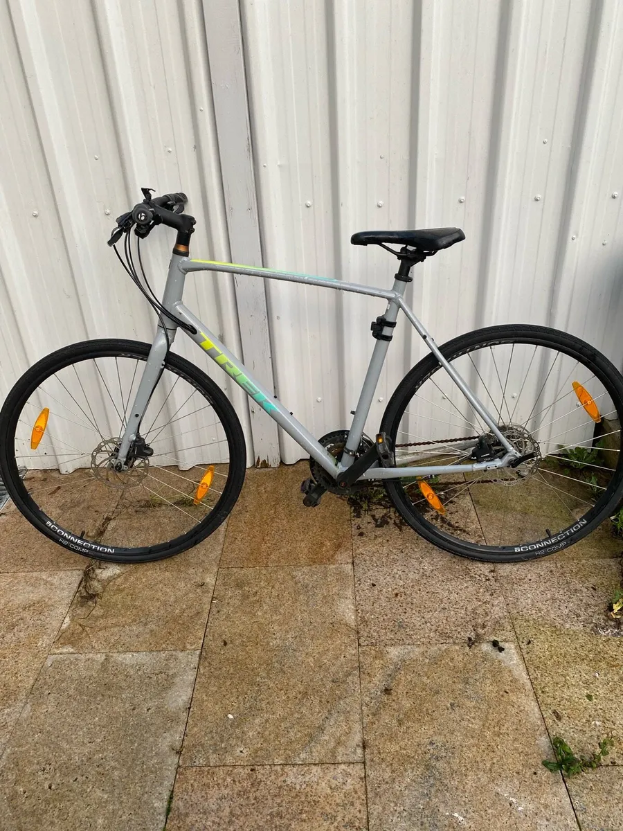 Trek FX 2 Disc hybrid bicycle - Image 3