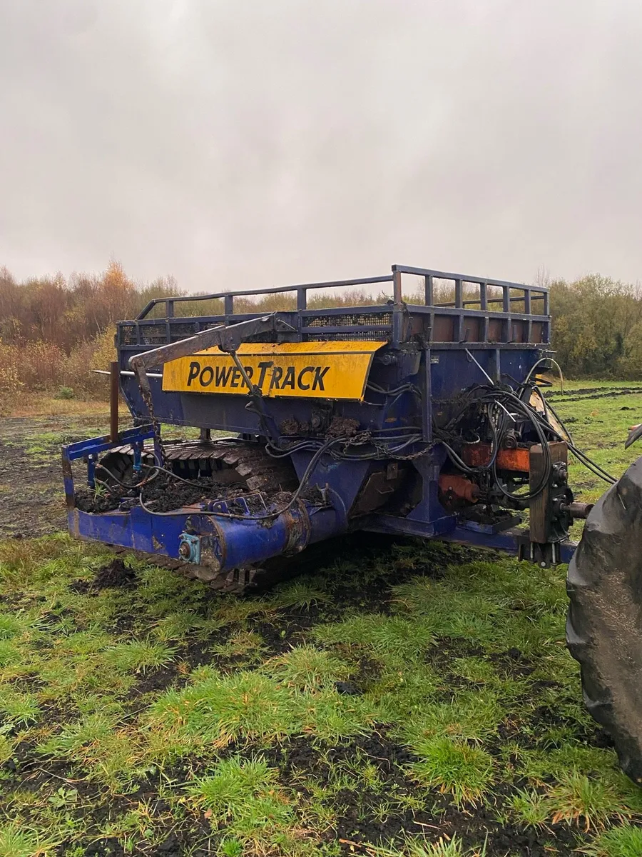 K&H Mini Power Track 6 Sod Turf Hopper - Image 1