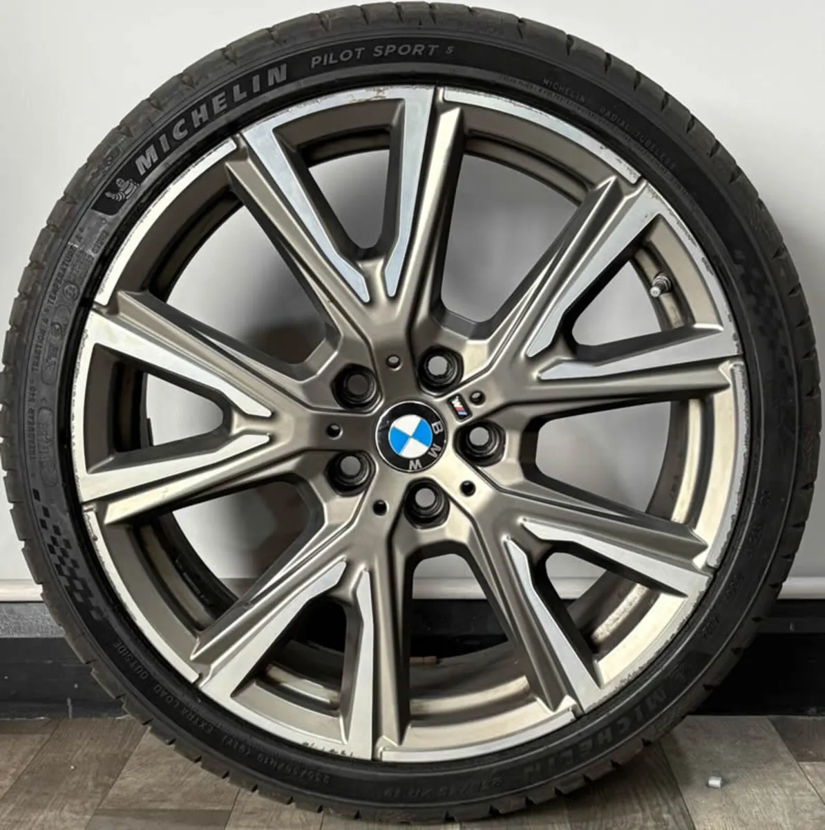 19" GENUINE BMW 557M 1 SERIES F40 Wheels & Tyres - Image 2