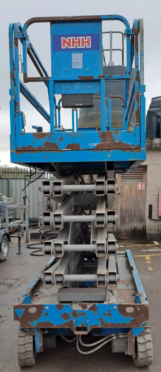 GENIE 32FT SCISSOR LIFT - Image 2