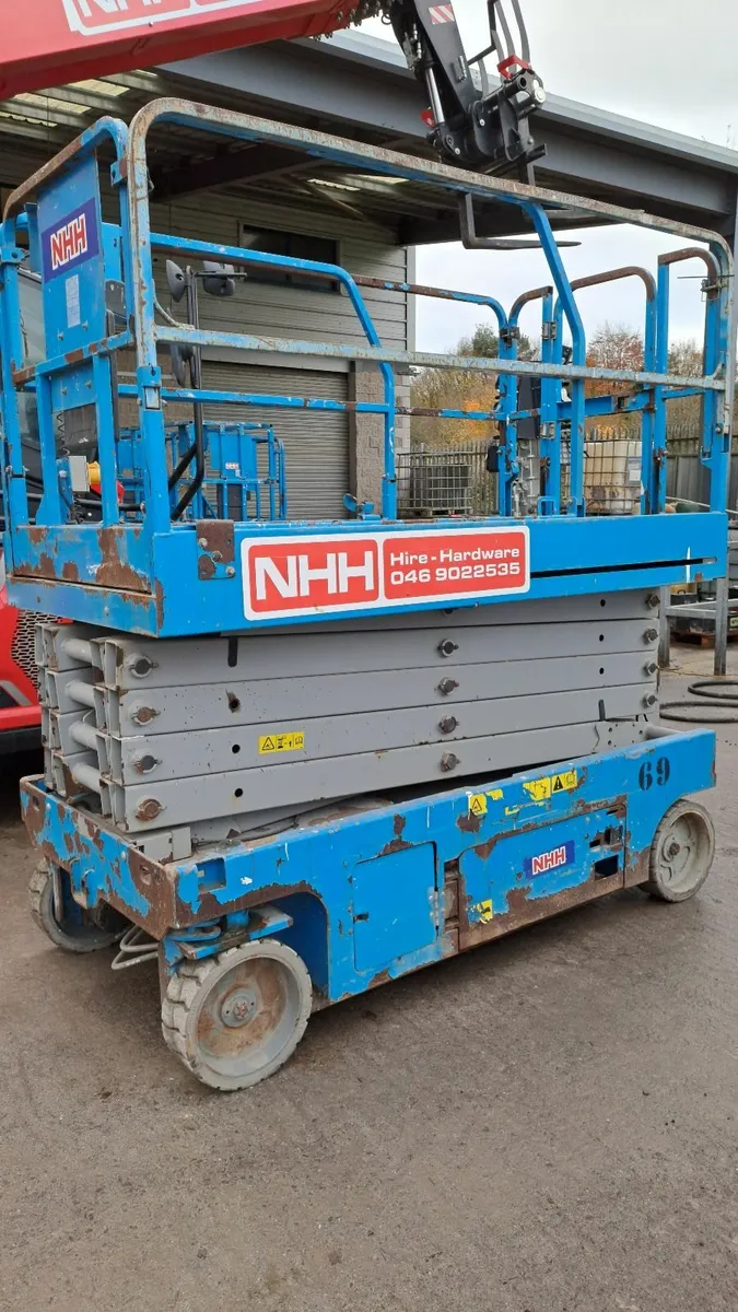GENIE 32FT SCISSOR LIFT - Image 1