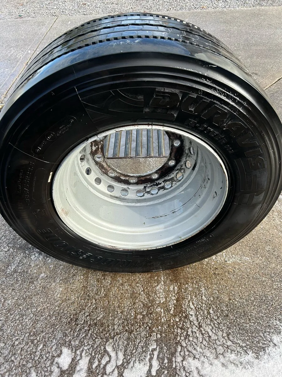 385/55R22.5 Bridgestone steers on rims - Image 3