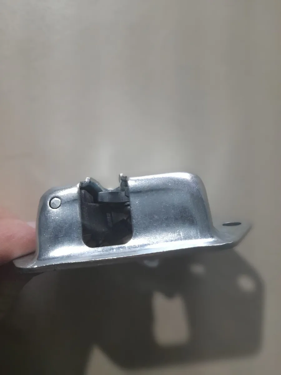 CASE EXCAVATOR DOOR LATCH - Image 3