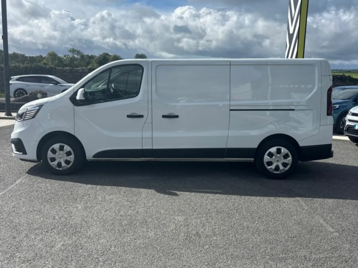 Renault Trafic  RED VAN FWD 130 3T1 E6 ex vat pric - Image 4