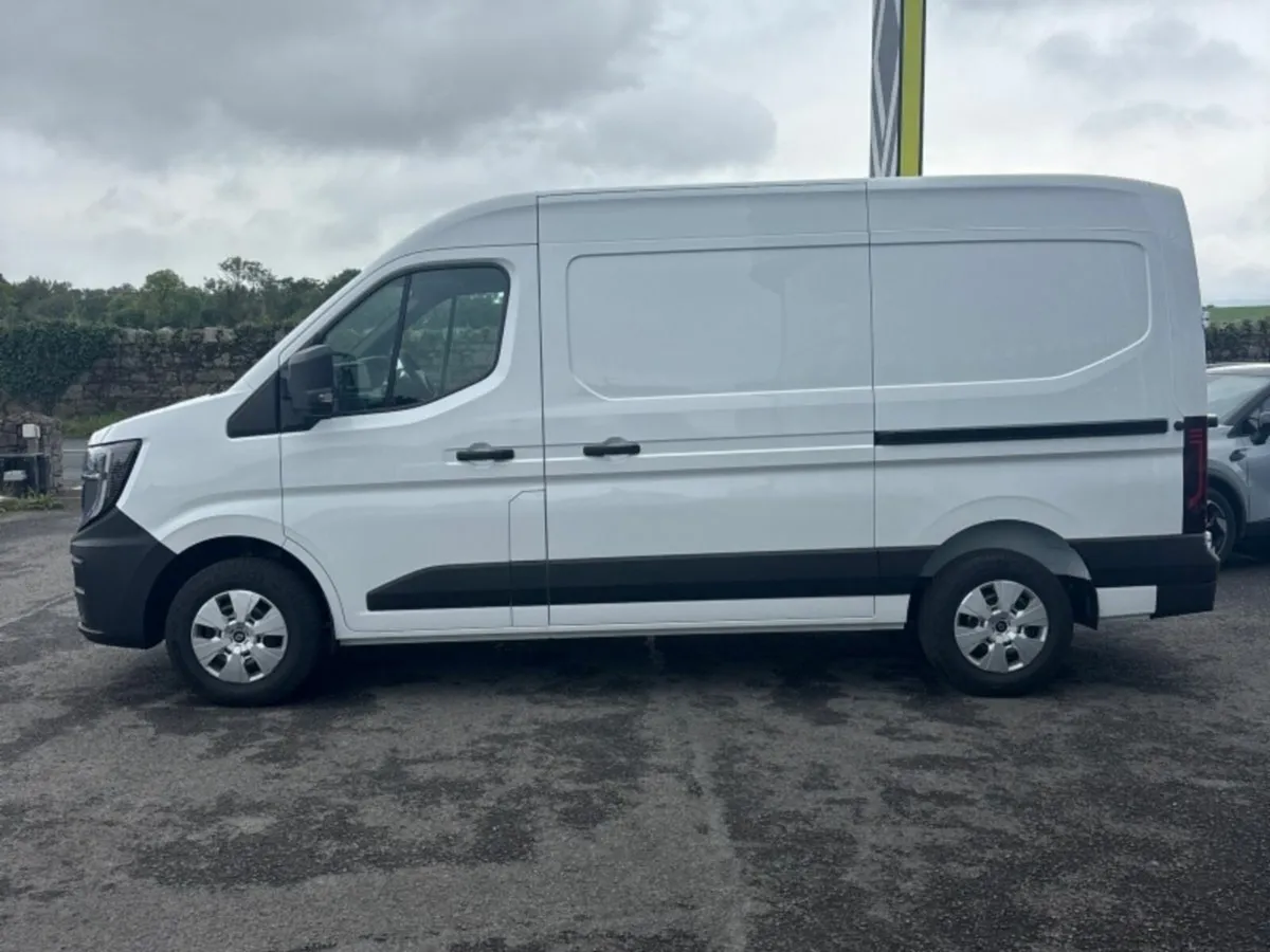 Renault Master MWB 170BHP AUTO EX VAT PRICED DISPL - Image 4