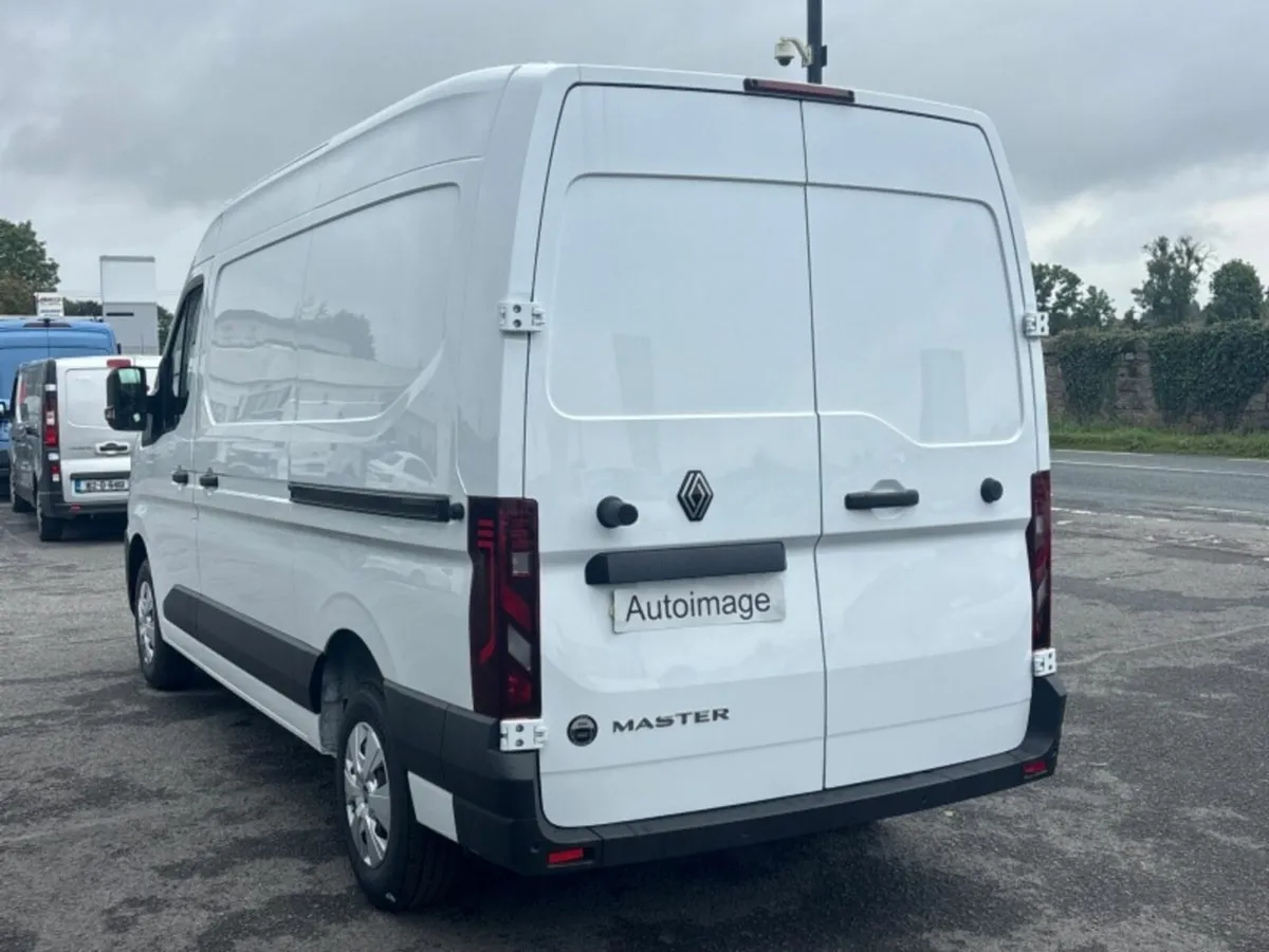 Renault Master 130BHP MWB EX VAT PRICE DISPLAYED - Image 4