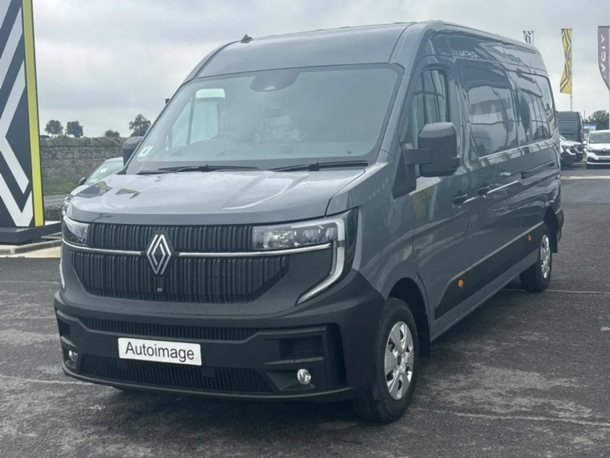 Renault Master 170BHP 9SPEED AUTO TOP SPEC LWB  EX - Image 3