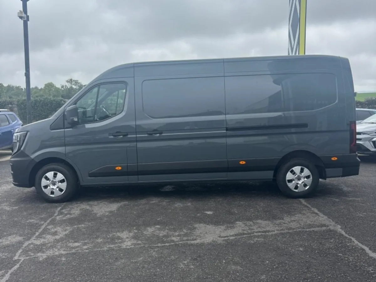 Renault Master 170BHP 9SPEED AUTO TOP SPEC LWB  EX - Image 4
