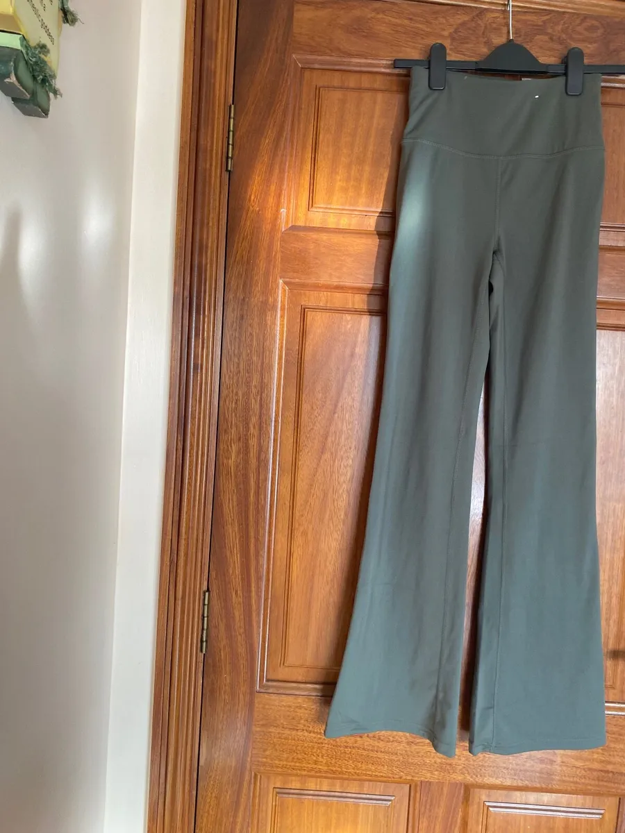 Ladies clothing - Image 3