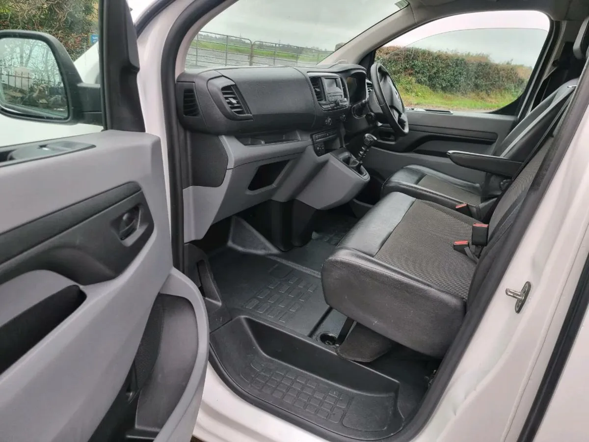 20/2 Opel Vivaro NO VAT 85k cvrt 06/26. - Image 4