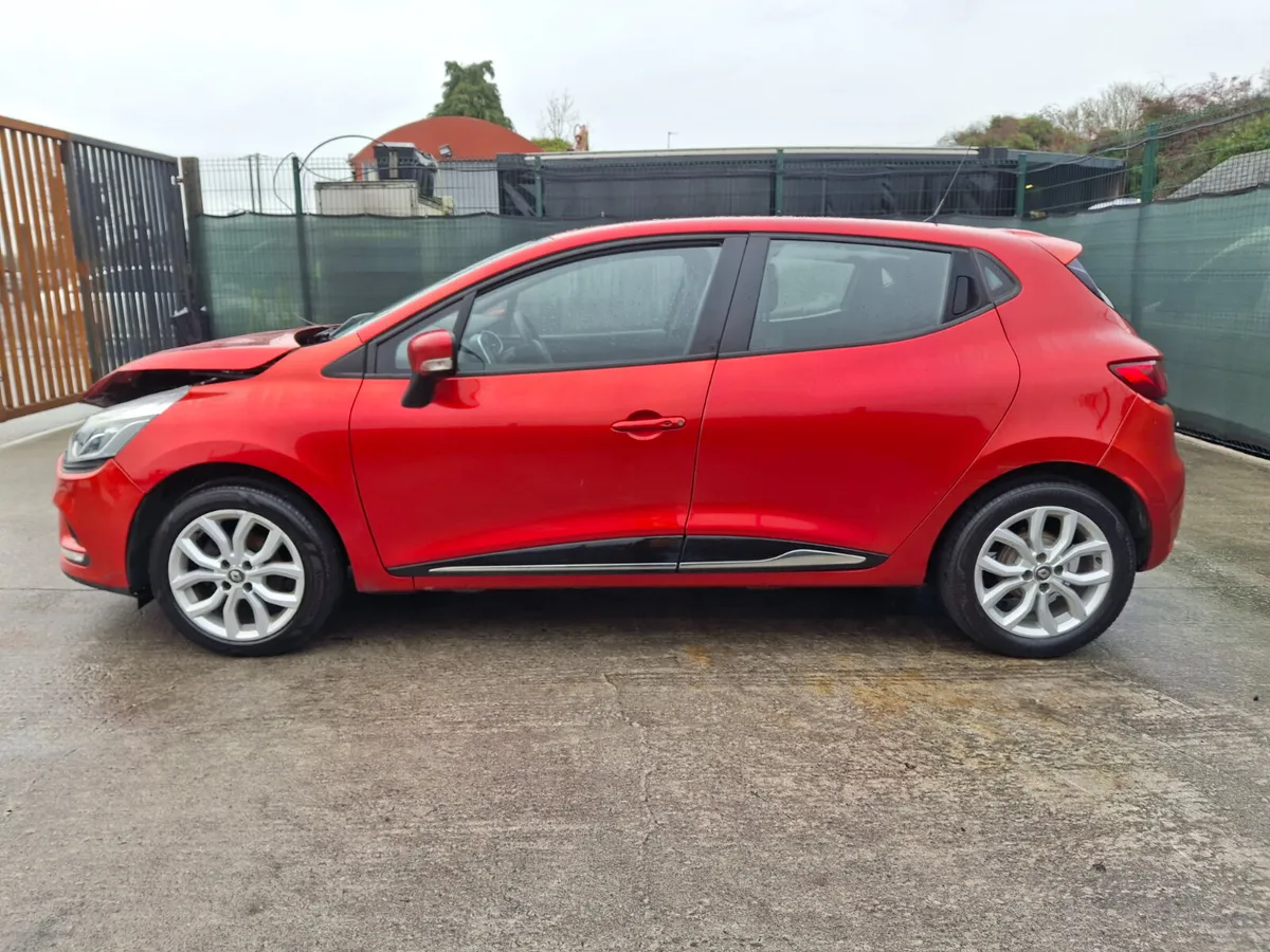 €500 OFF!2019 Renault Clio 1.0 Petrol Light Damage - Image 3