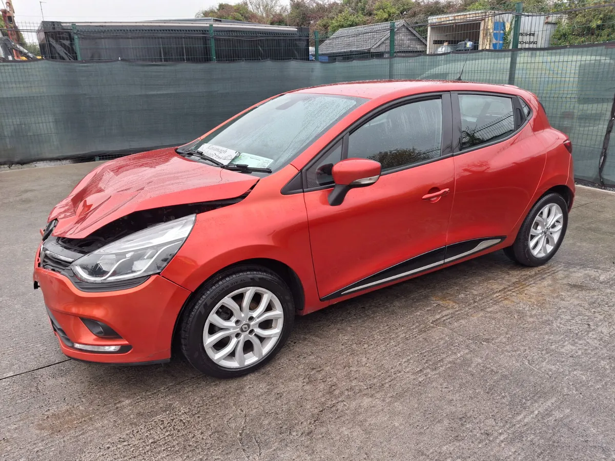 €500 OFF!2019 Renault Clio 1.0 Petrol Light Damage - Image 2