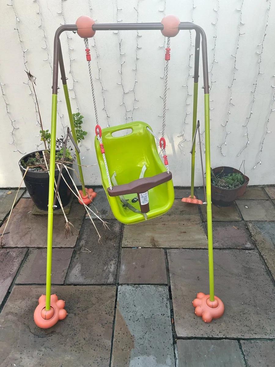 Outdoor baby swing - Image 1