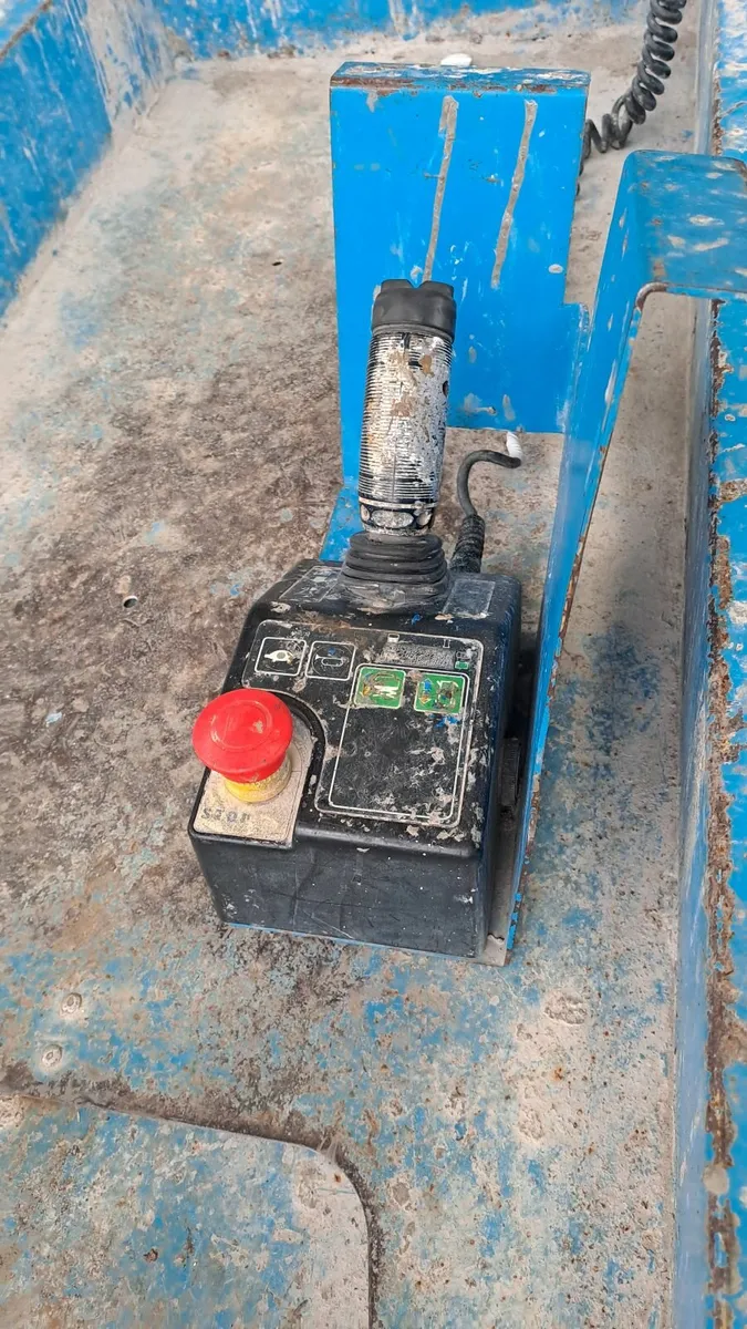 GENIE 19 FT SCISSOR LIFT - Image 3