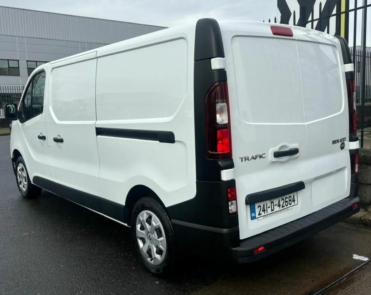Renault Trafic LOW MILEAGE Business spec - Image 3