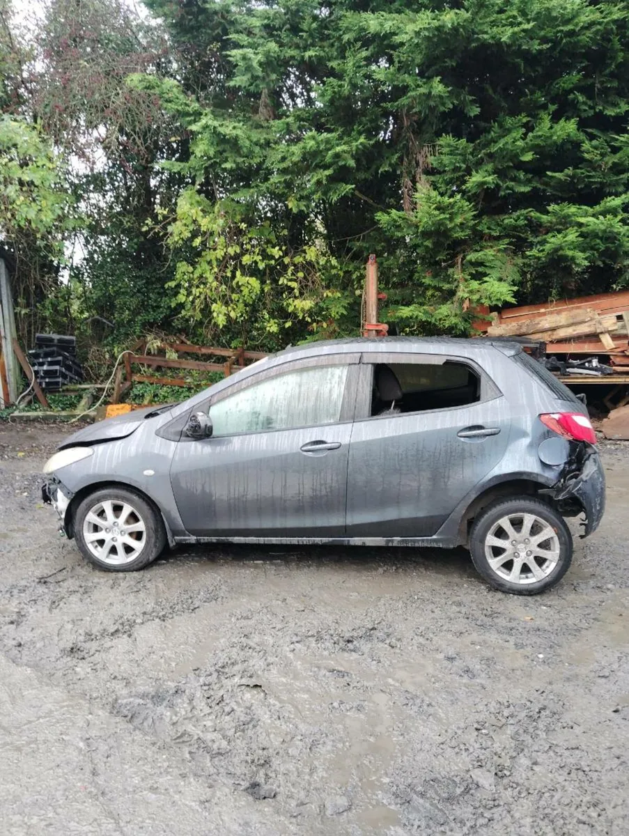 Breaking Mazda damio 2011 petrol - Image 1