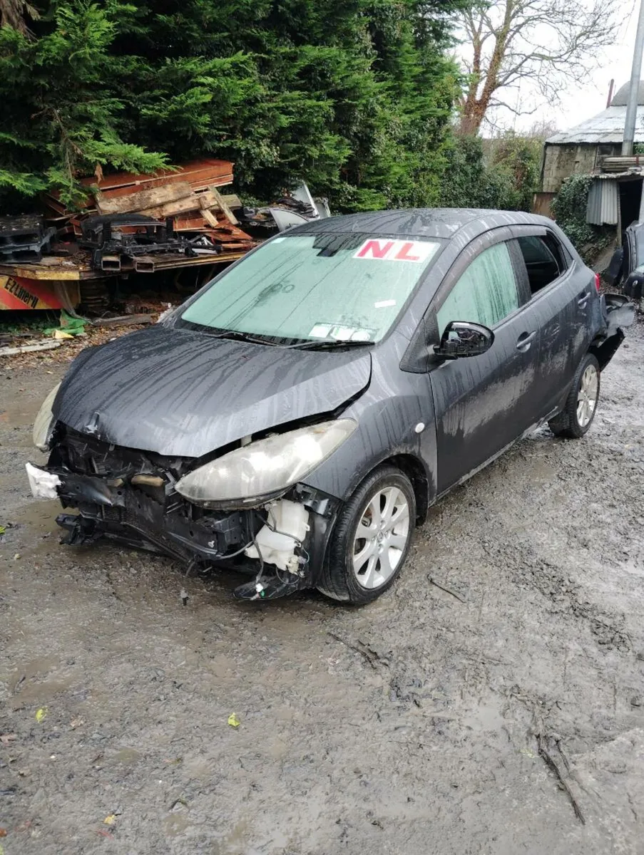 Breaking Mazda damio 2011 petrol - Image 2