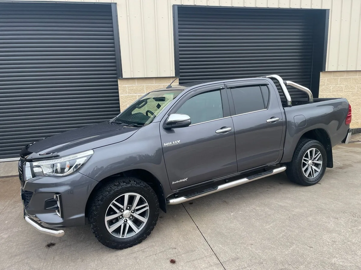 192 2019 TOYOTA HILUX 2.4 D4D INVINCIBLE X AUTO - Image 1