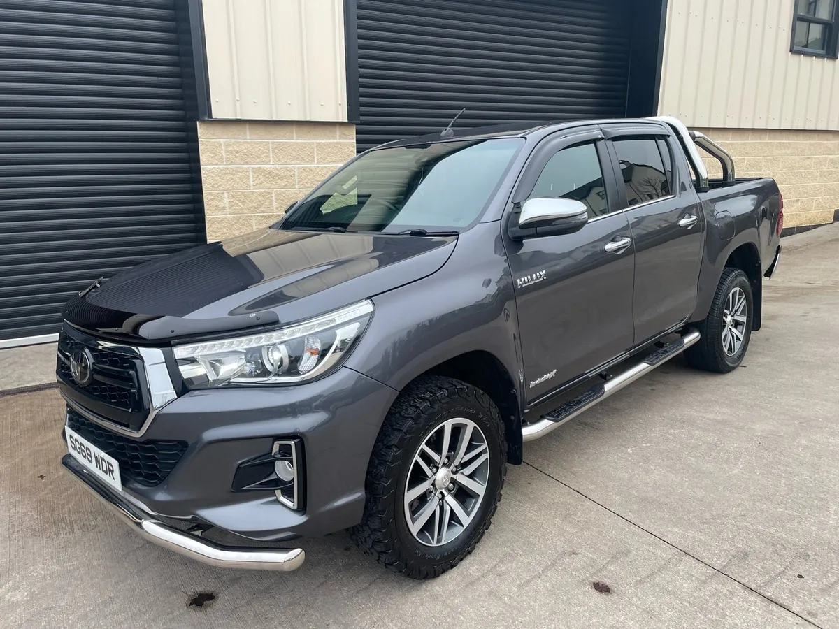 192 2019 TOYOTA HILUX 2.4 D4D INVINCIBLE X AUTO - Image 2