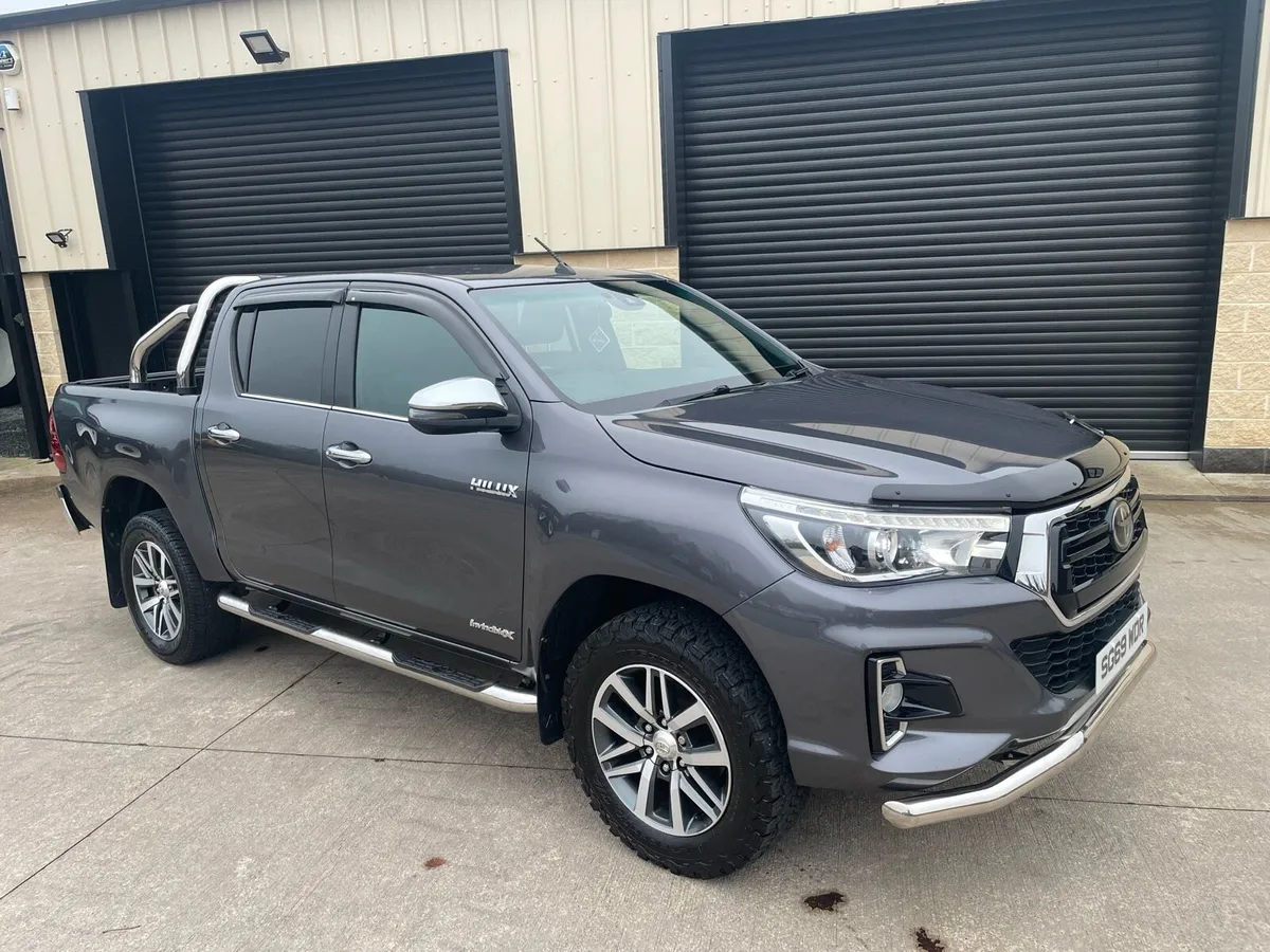 192 2019 TOYOTA HILUX 2.4 D4D INVINCIBLE X AUTO - Image 4