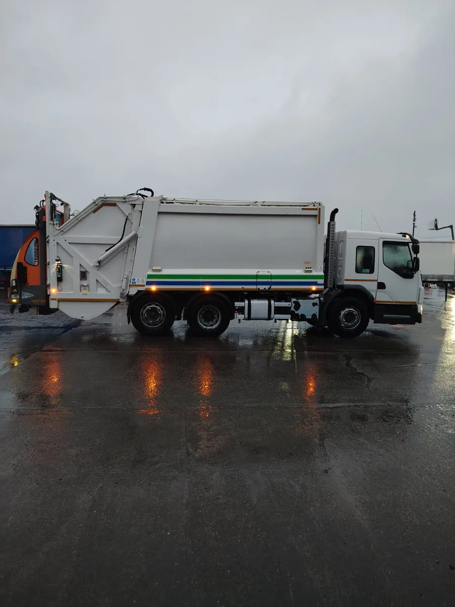 2016 Volvo Bin Lorry Rear Lift & steer  80,000 km - Image 2