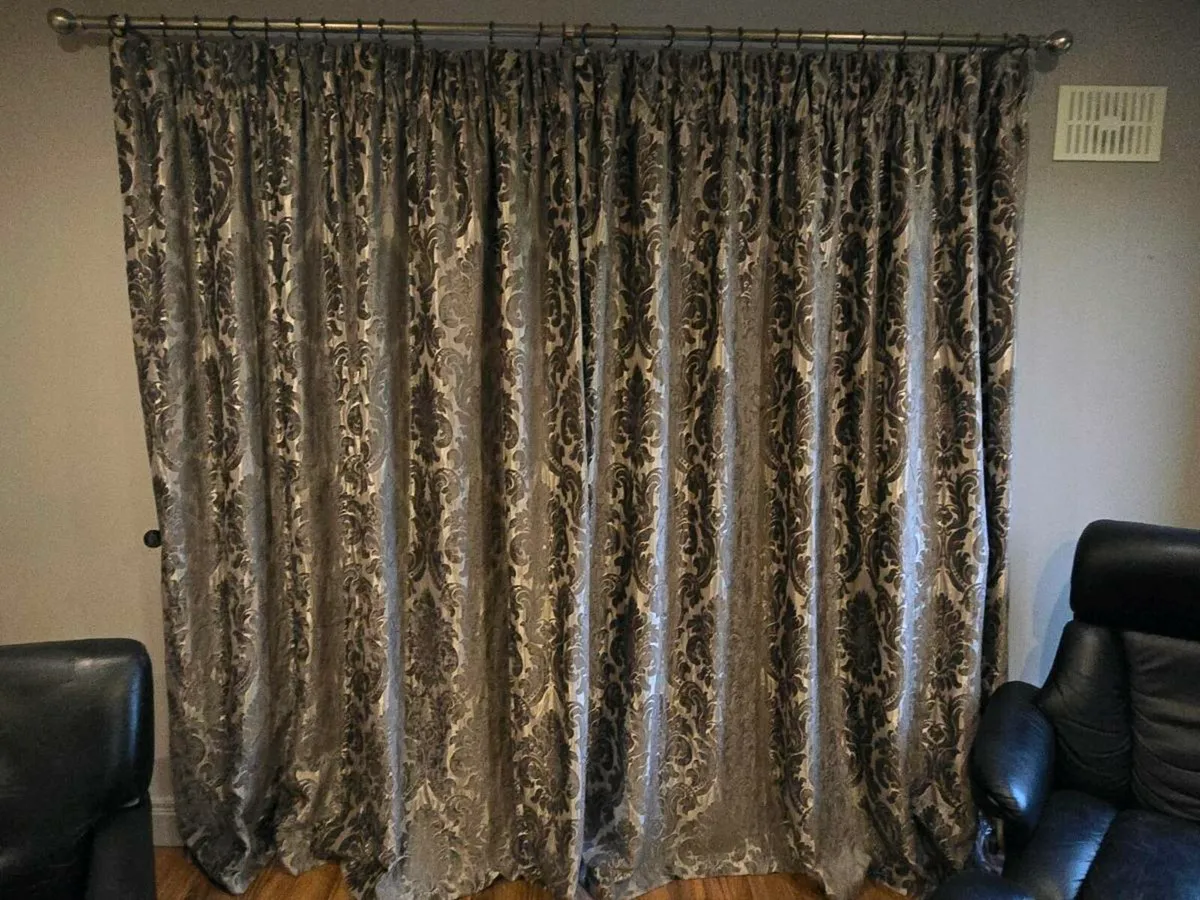 Reduced Curtains - Image 1