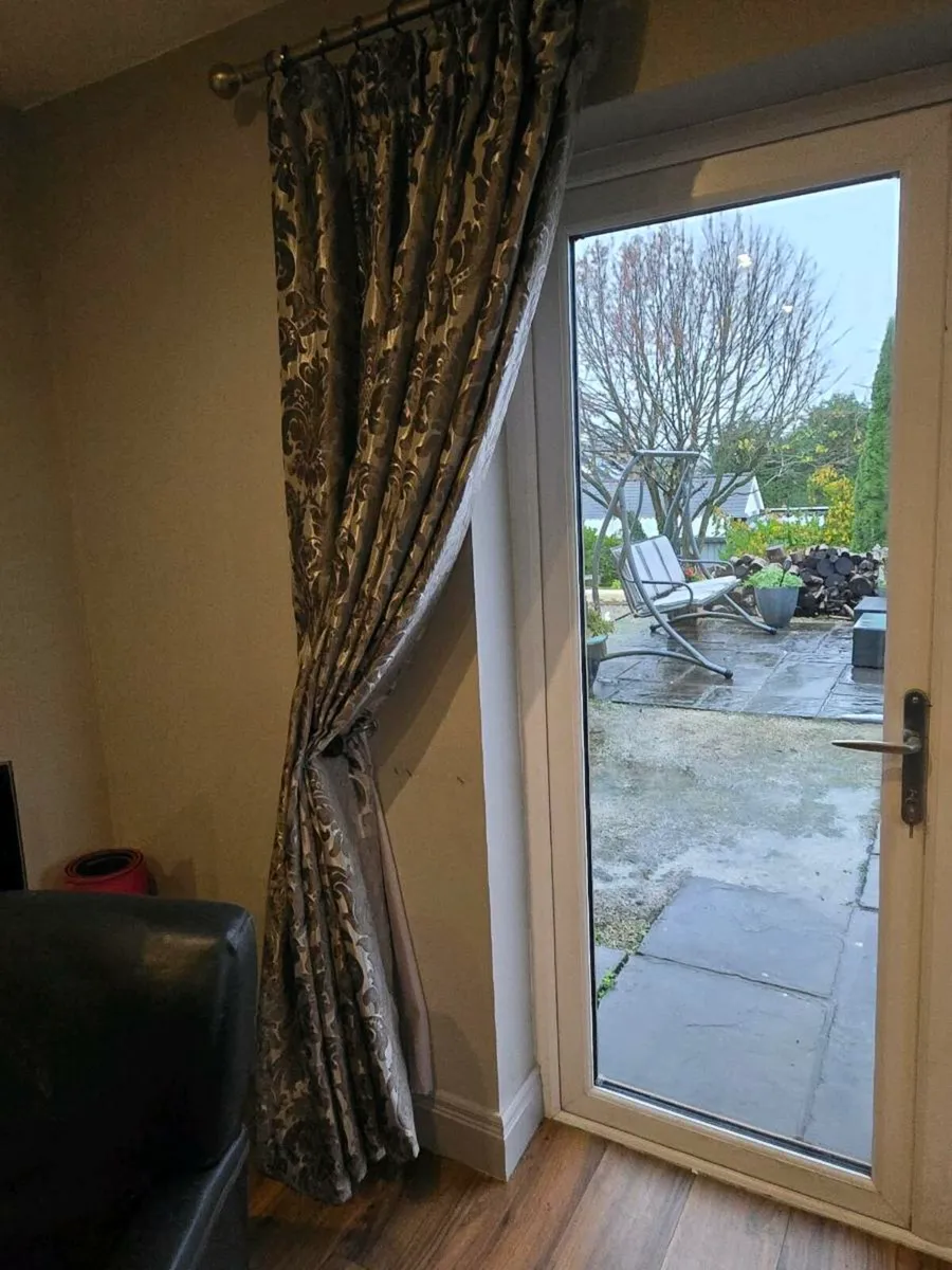 Reduced Curtains - Image 2
