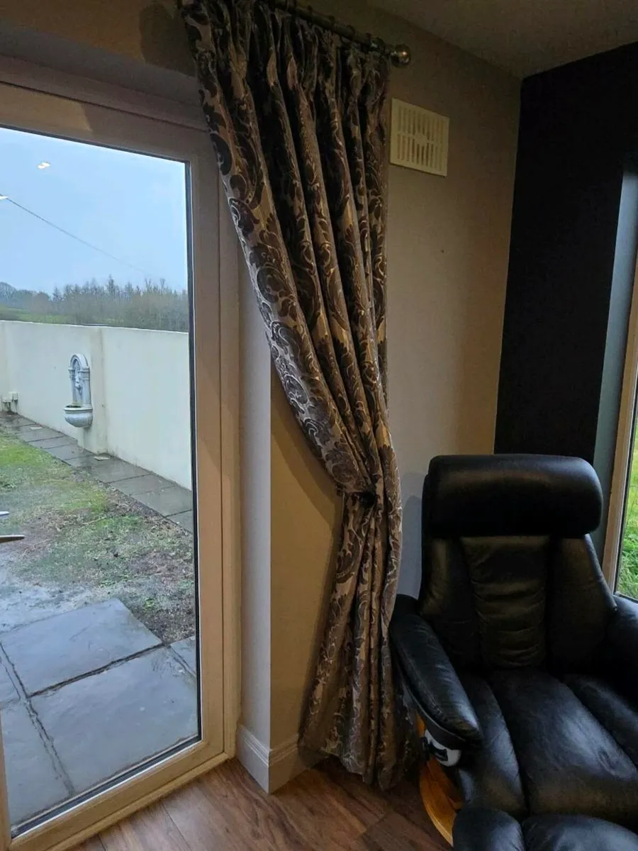 Reduced Curtains - Image 3