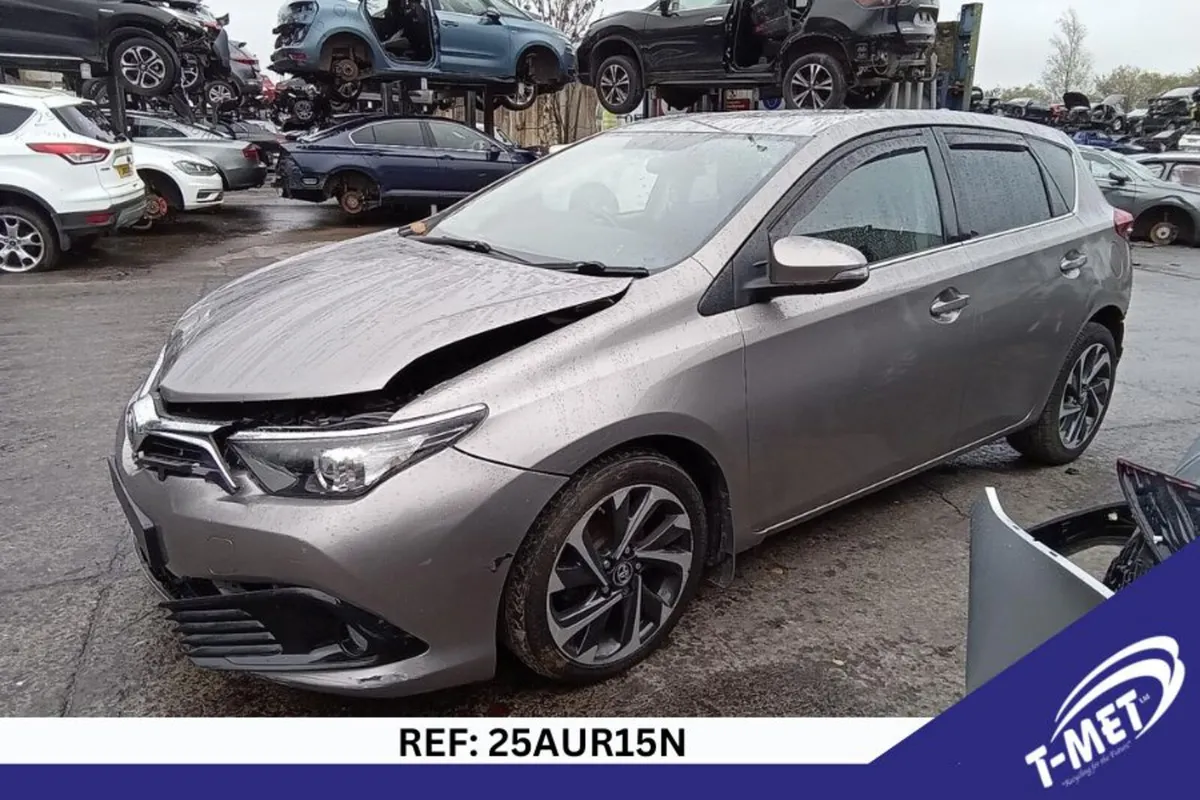 2015 TOYOTA  AURIS BREAKING FOR PARTS - Image 1