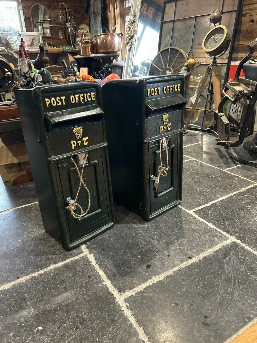P&T Cast Iron Post Box - Image 1