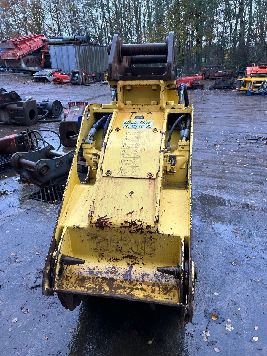 Xcentric XC20 Crushing Bucket - Image 3