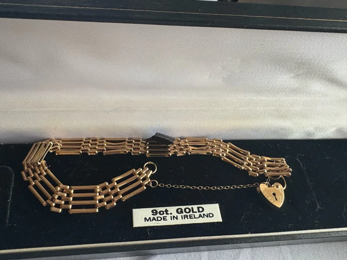 9ct gold gate bracelet - Image 3