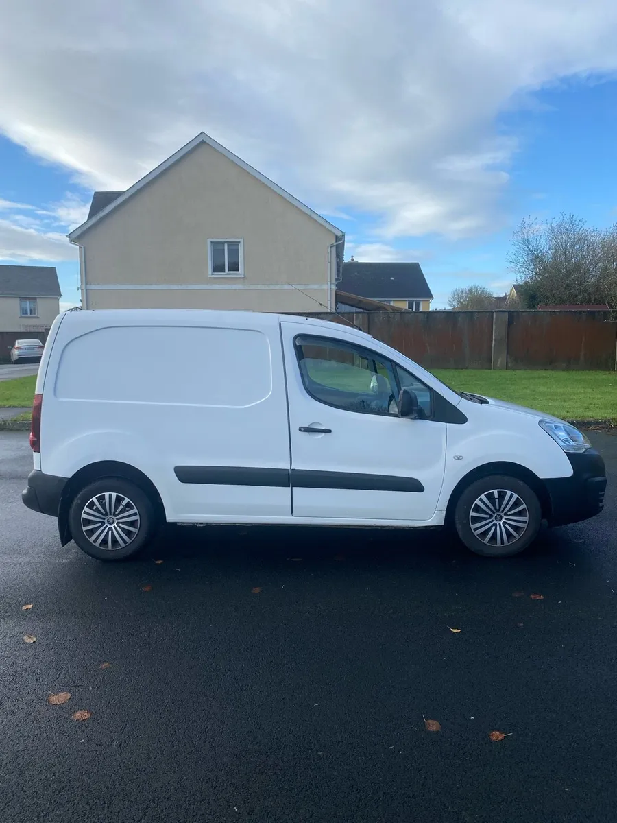 Peugeot partner 162 1.6 hdi doe 10/26 3 seater - Image 4