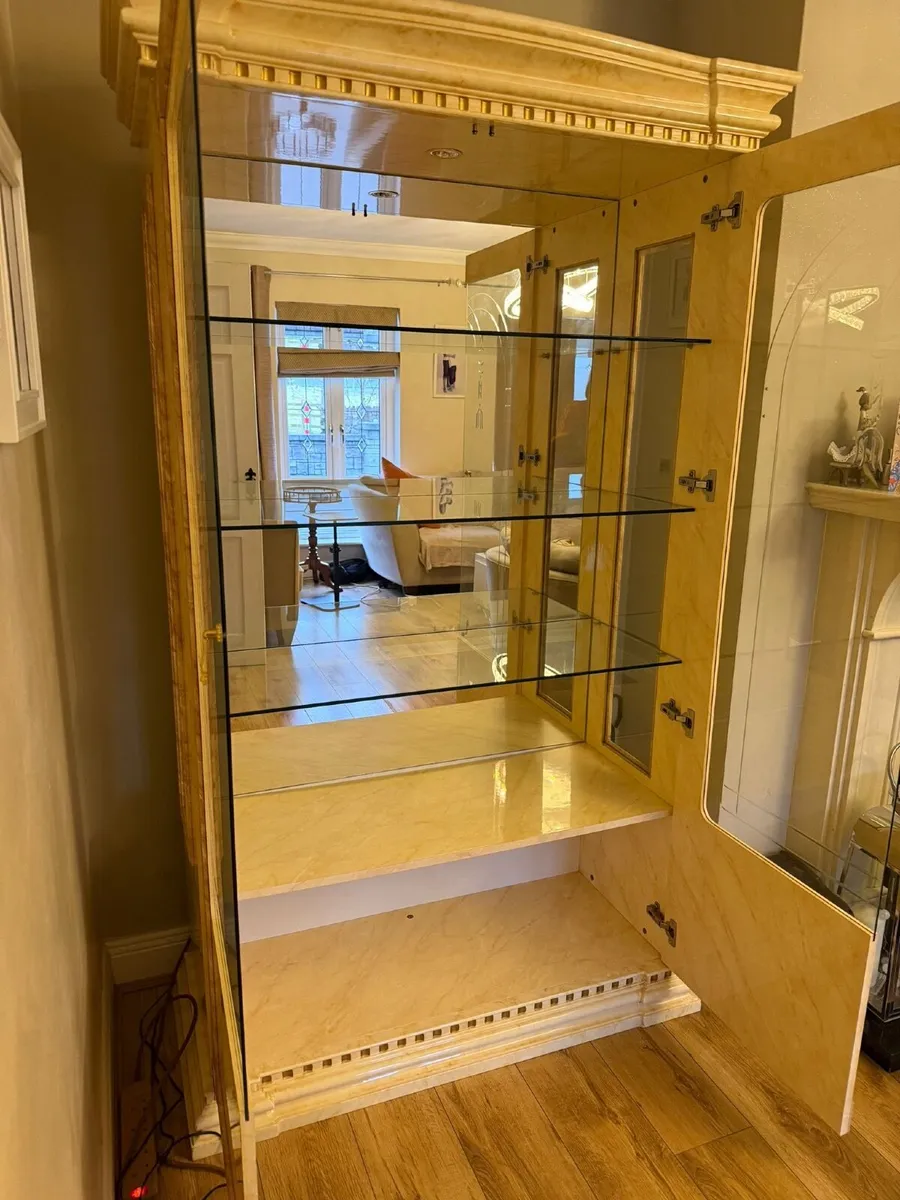 Italian china cabinet - Image 1