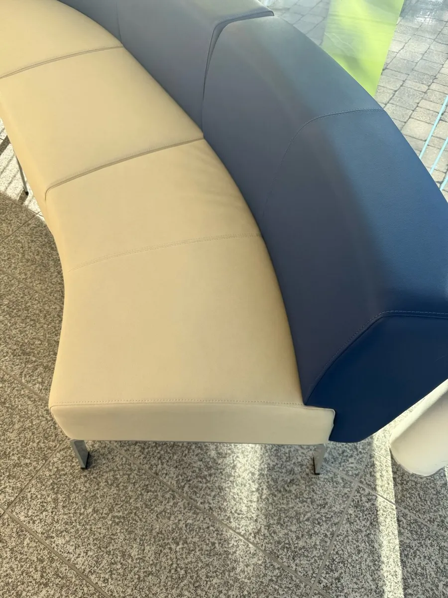 Curved sofa - Image 2