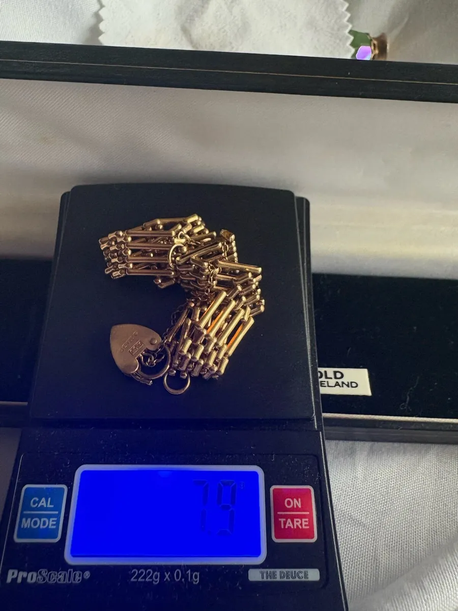9ct gold gate bracelet - Image 4