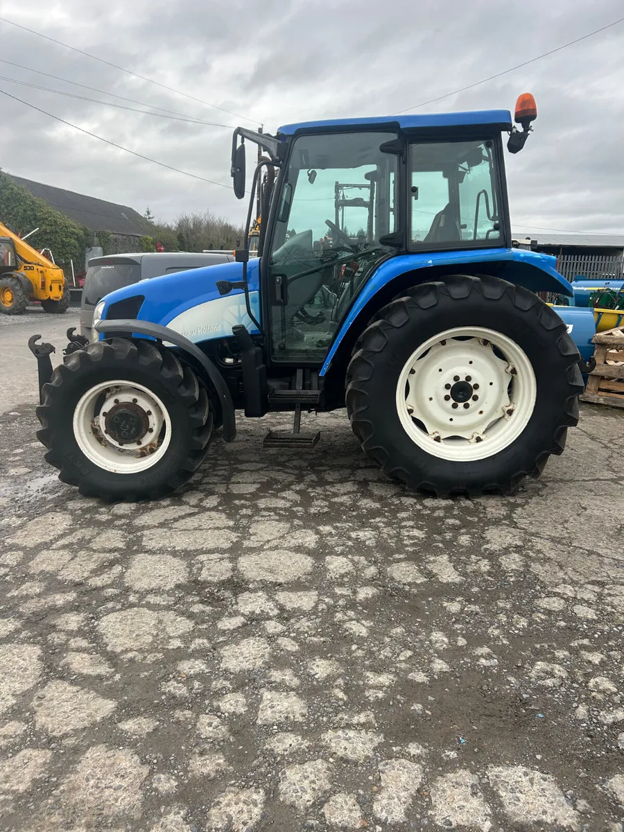 2004 New Holland TL100a - Image 2