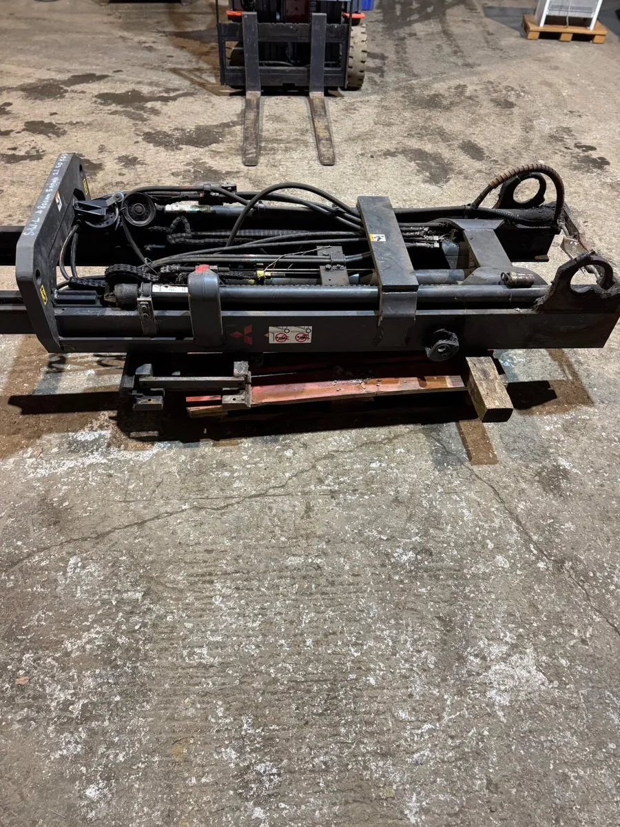 Forklift Mast - Image 1