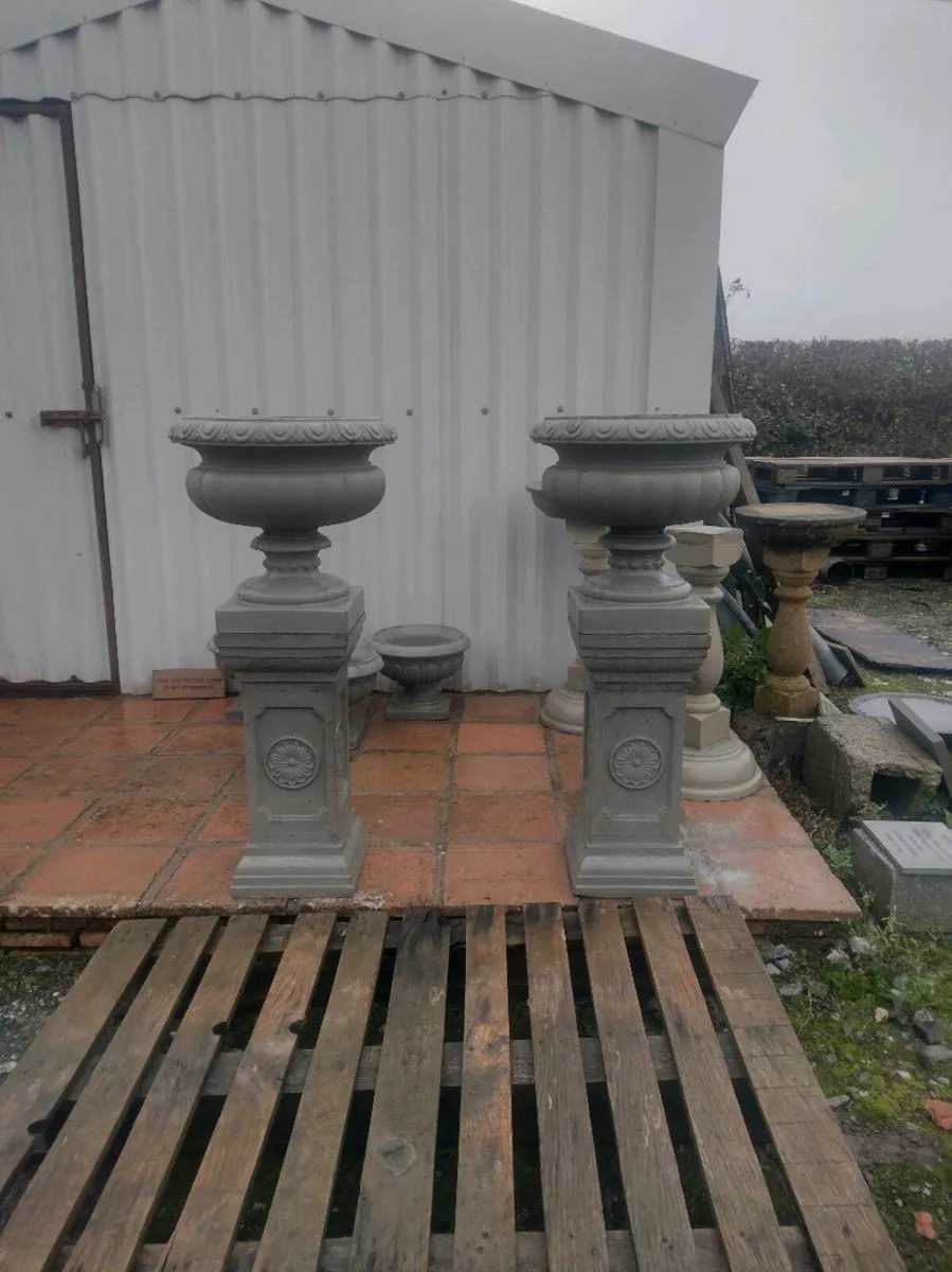 Flower pots - Image 1