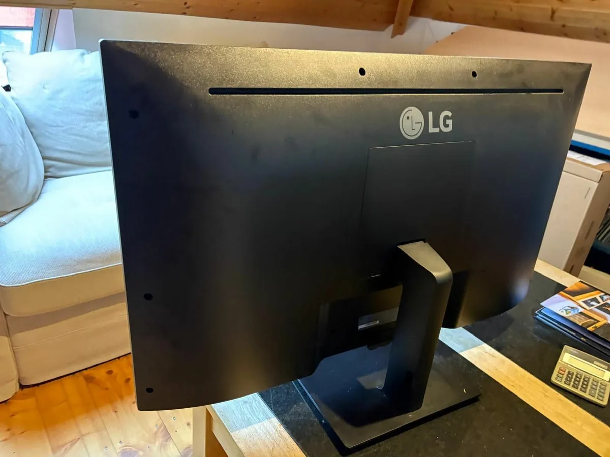 LG 43" Computer Monitor - Image 3