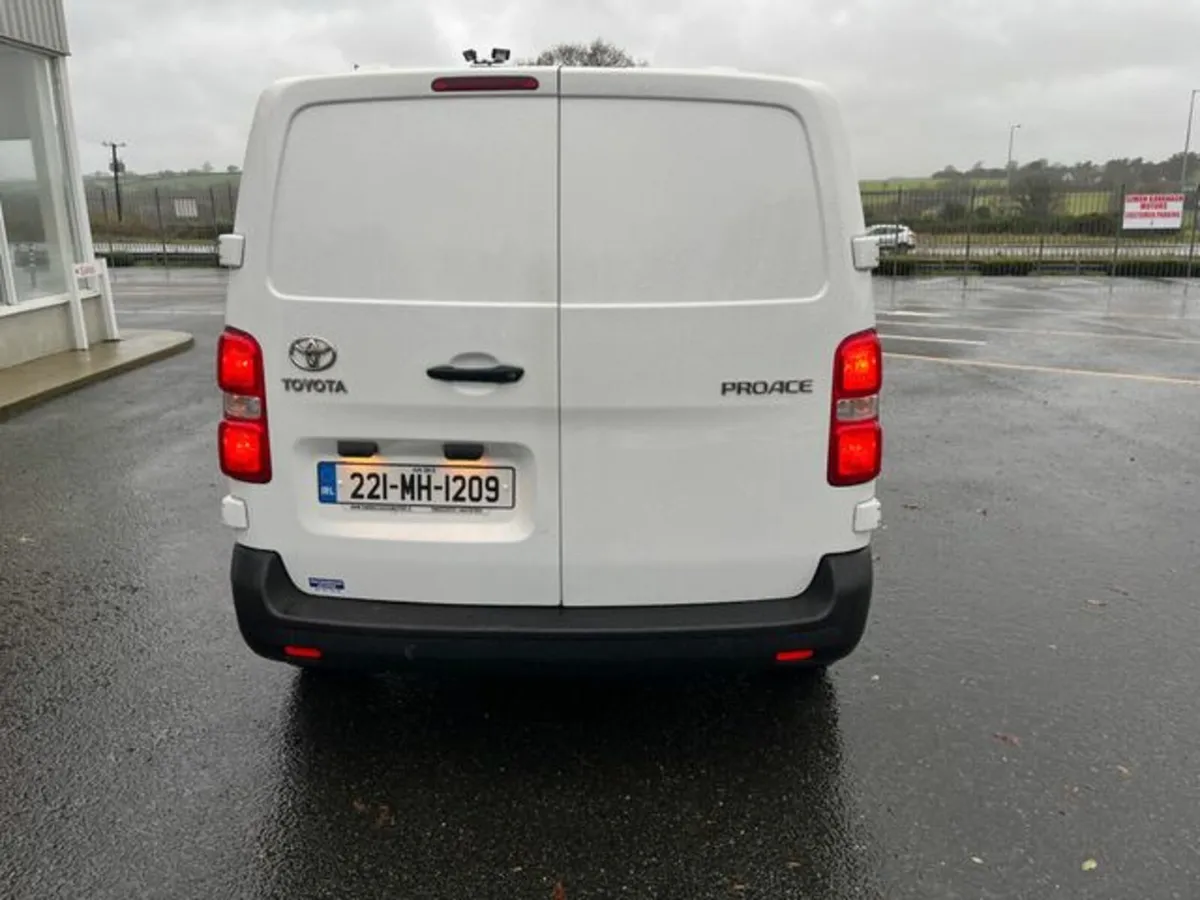 Toyota Proace 1.5 (100HP) GL MWB 2 SLIDING DOORS - Image 4