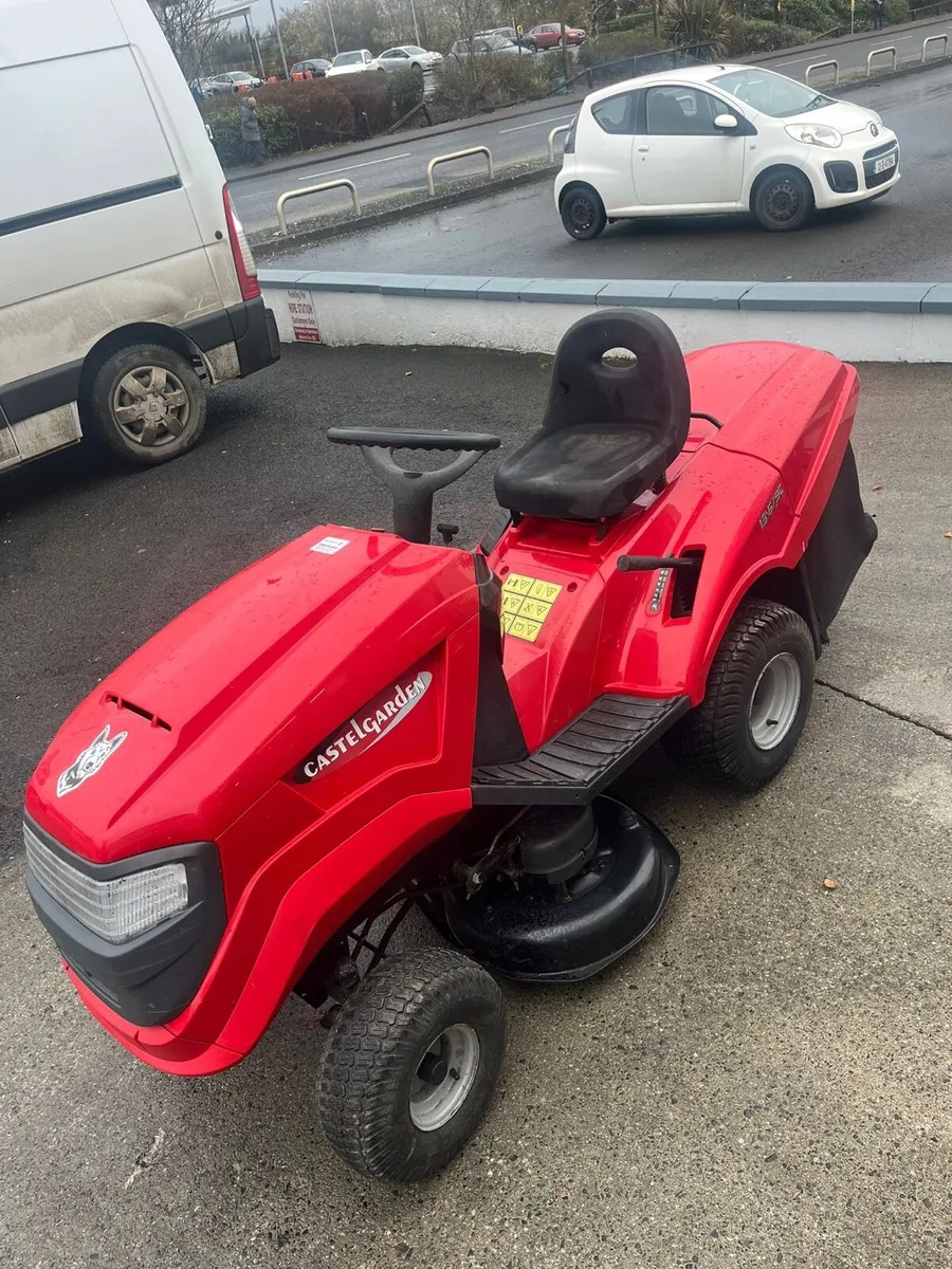 Castle garden ride on mower - Image 1
