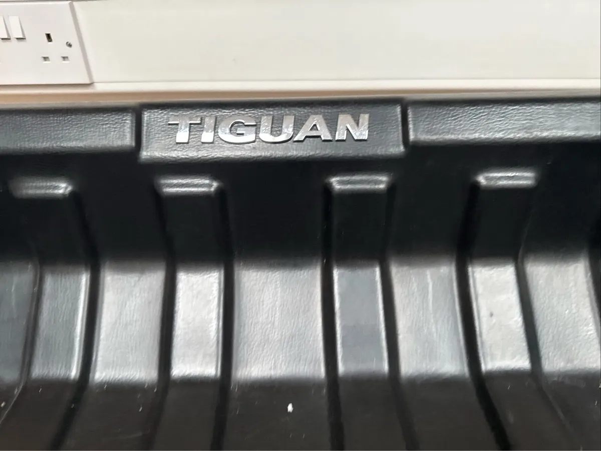 Genuine VW Tiguan 2016-22 boot luggage tray - Image 3