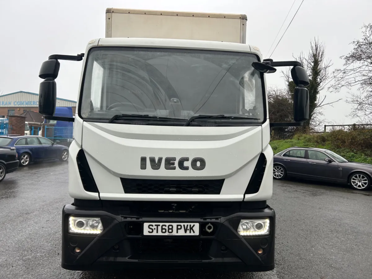 2018 iveco 18 ton Curtainsider only 108kms - Image 2